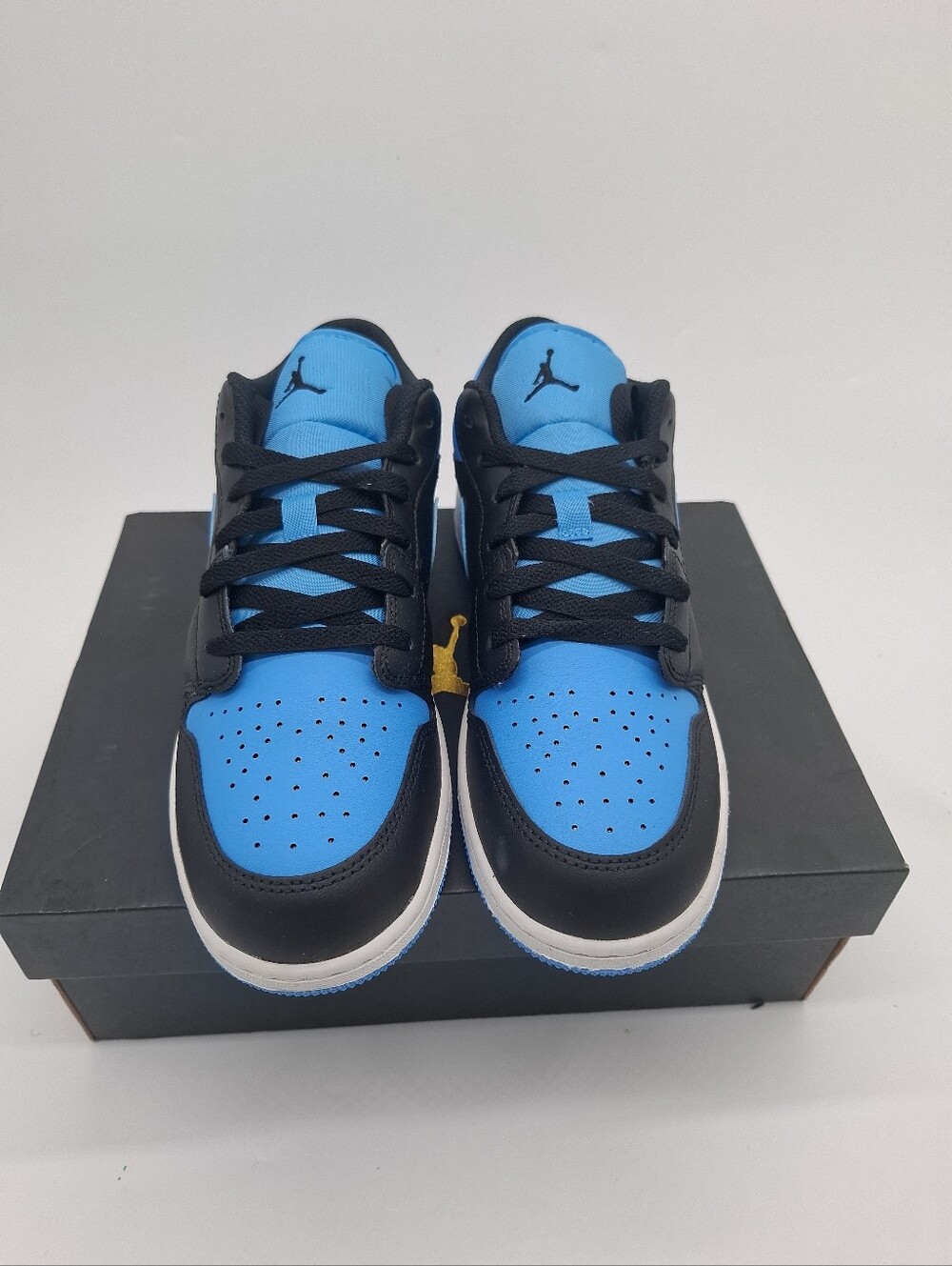 Nike Air Jordan 1 Low Gs University Blue Size 7Y 553560-041